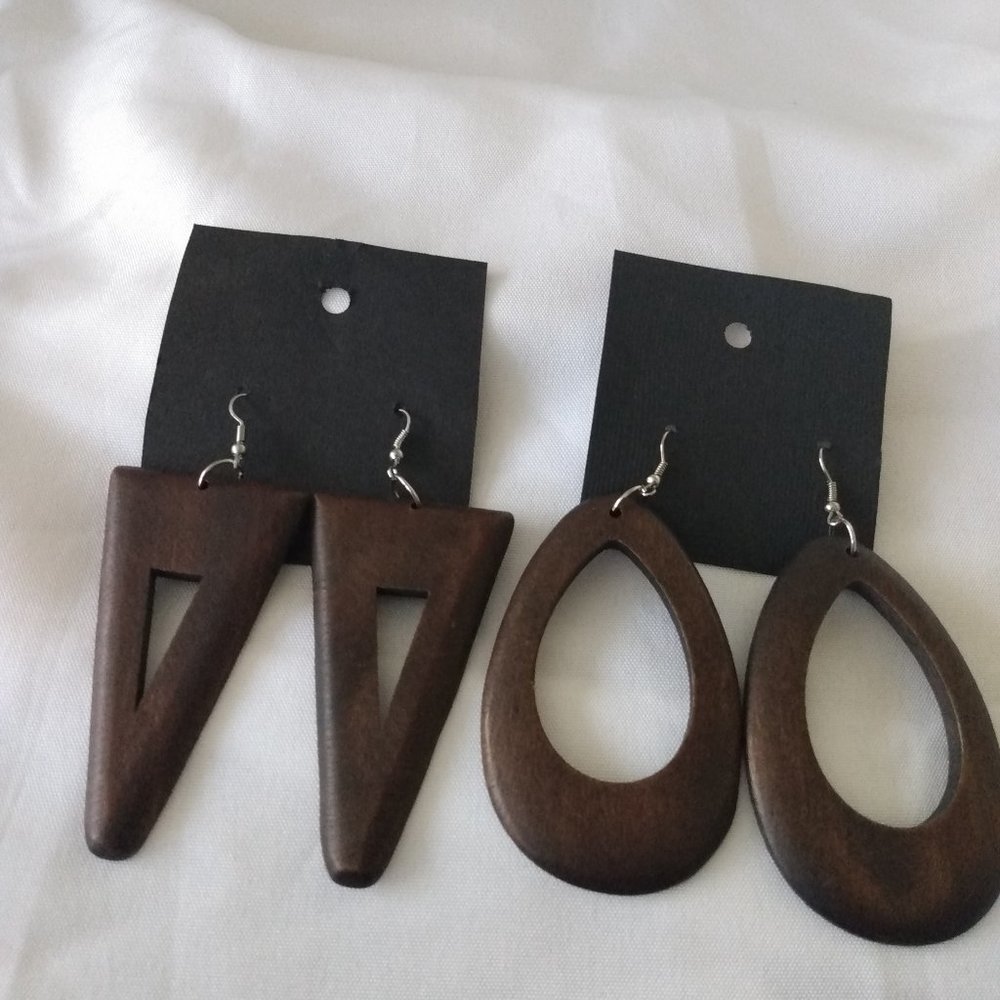FASHION WOMEN PIERCED WOODEN EARRINS   2/10